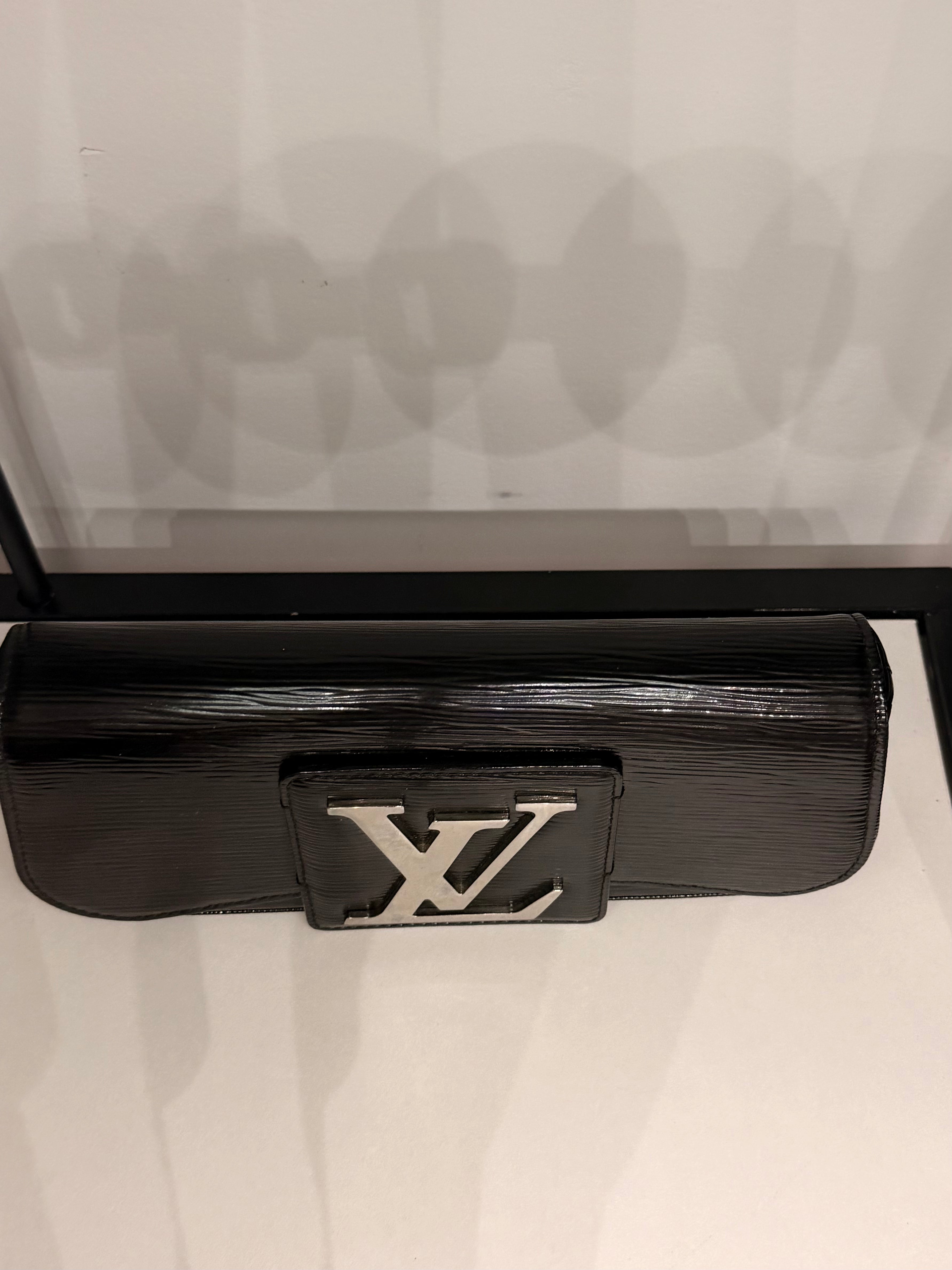 Louis Vuitton Epi Leather Louise Clutch – Black