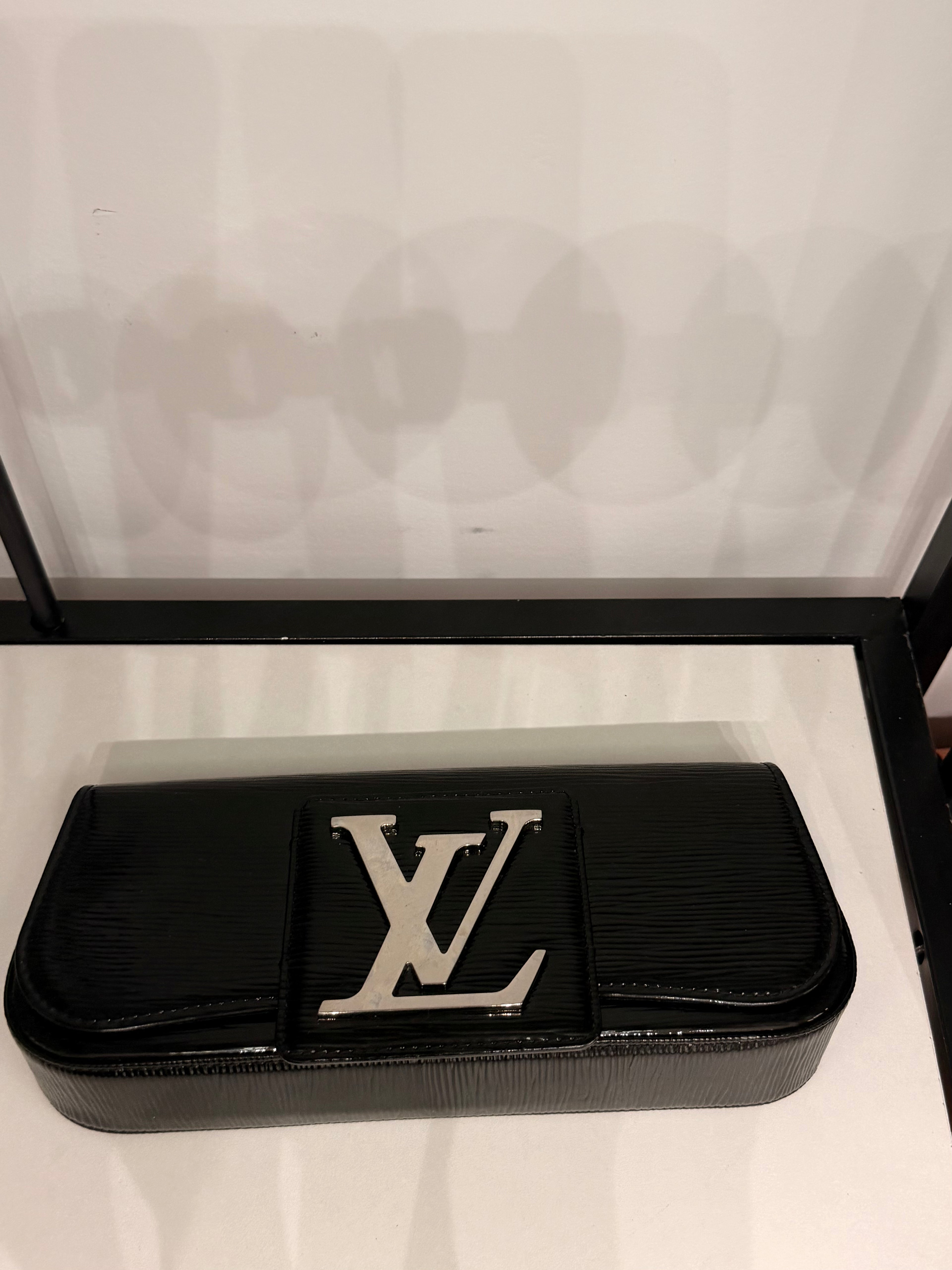 Louis Vuitton Epi Leather Louise Clutch – Black