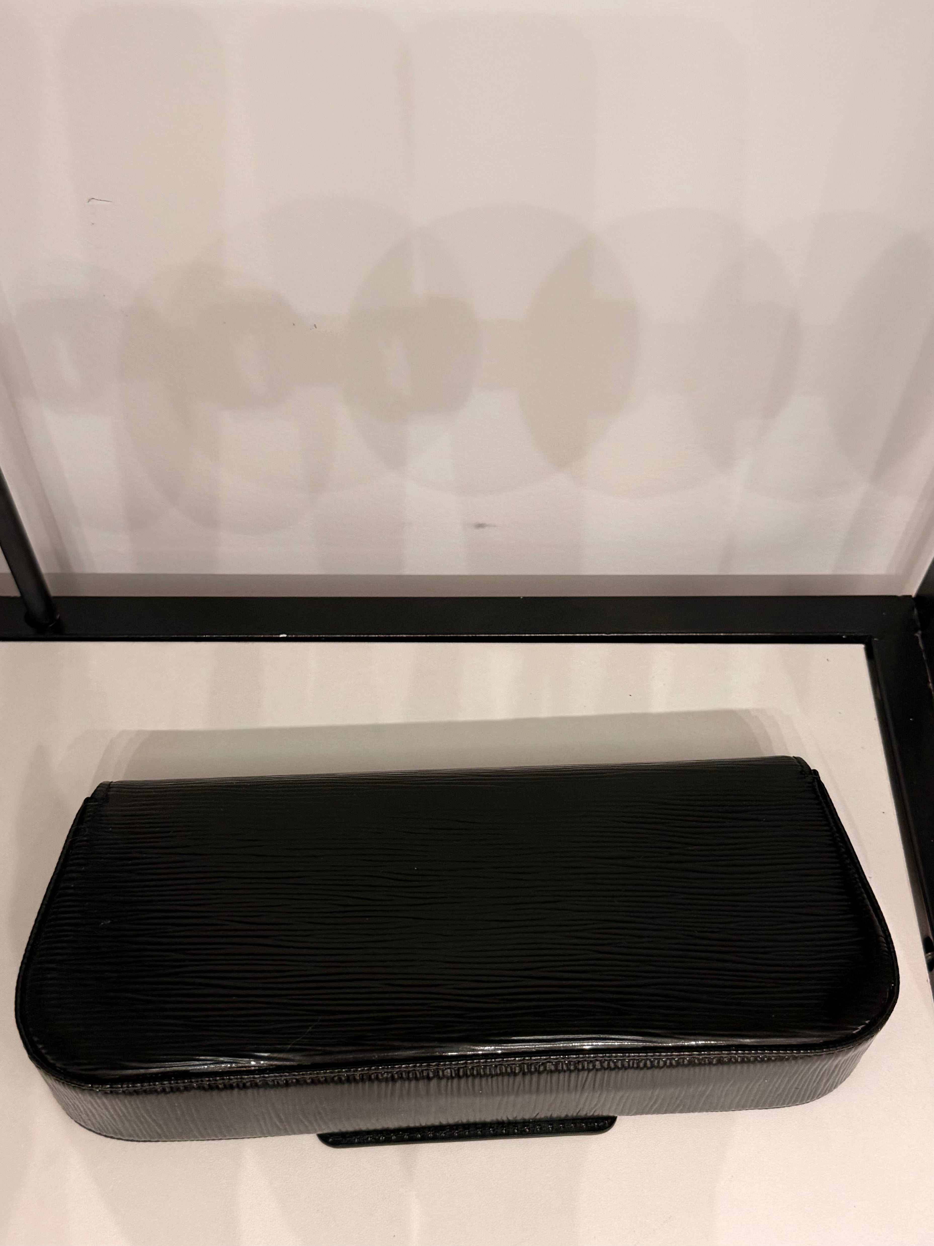 Louis Vuitton Epi Leather Louise Clutch – Black