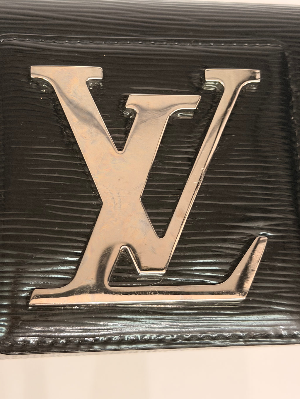Louis Vuitton Epi Leather Louise Clutch – Black