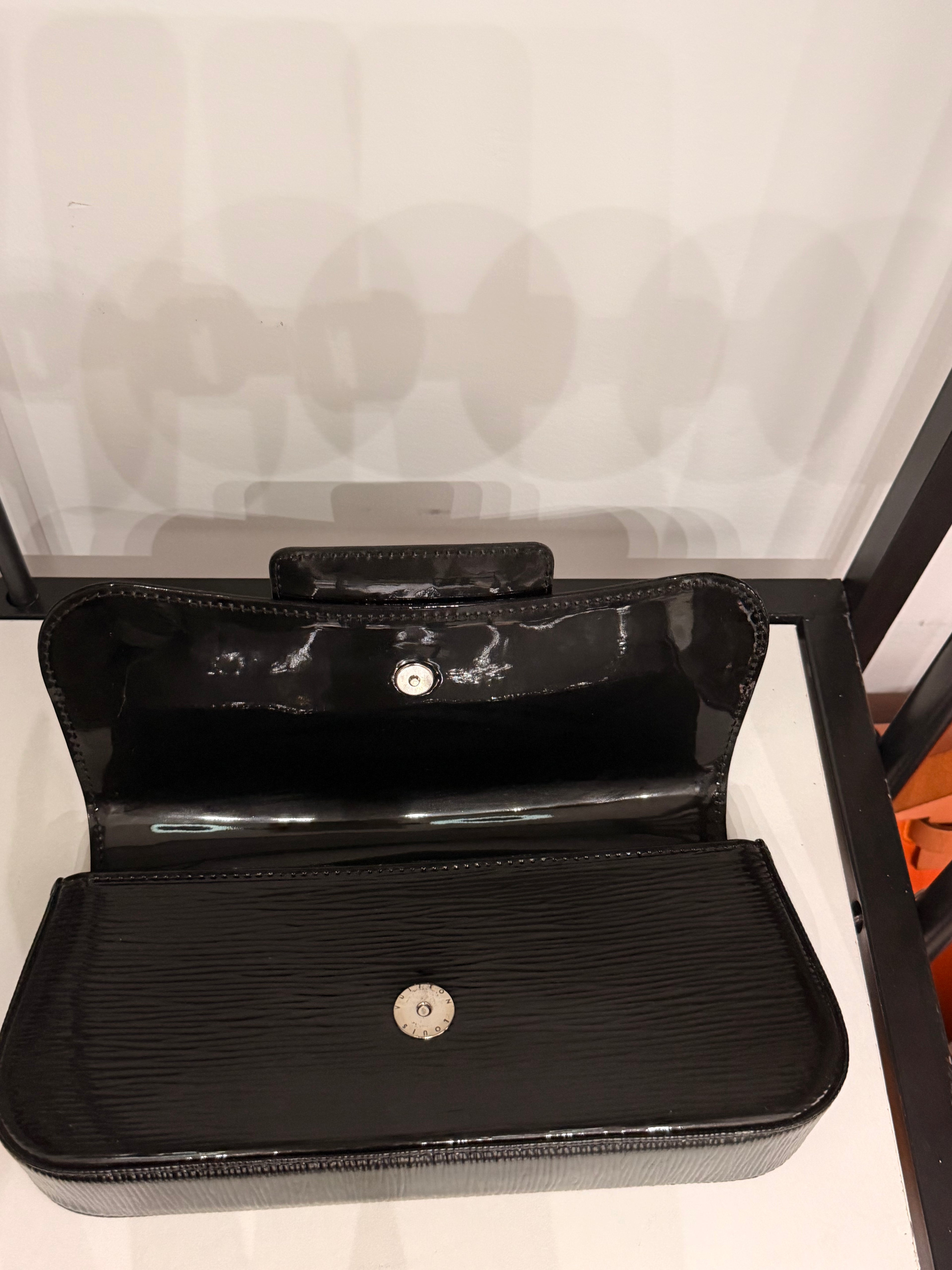 Louis Vuitton Epi Leather Louise Clutch – Black