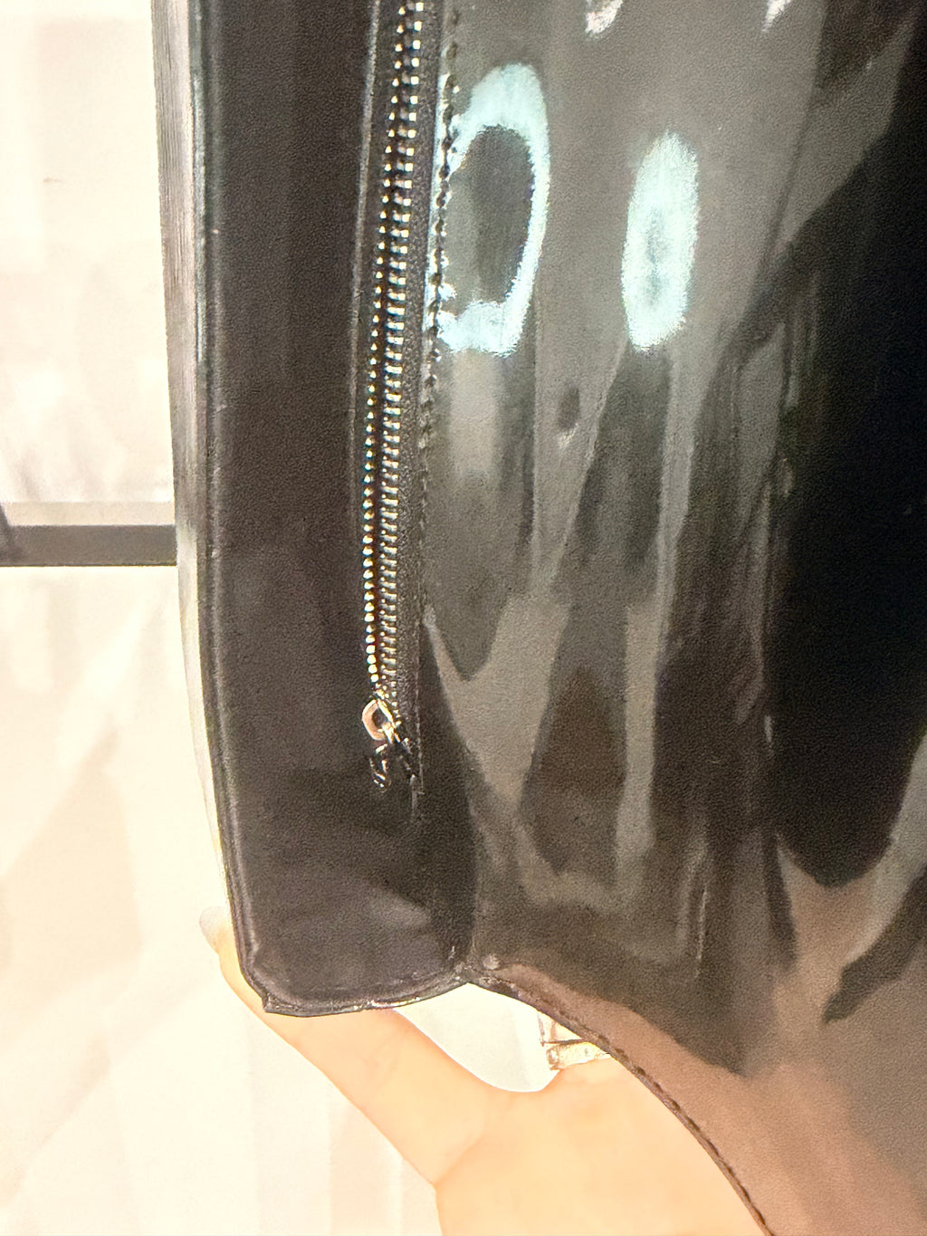 Louis Vuitton Epi Leather Louise Clutch – Black