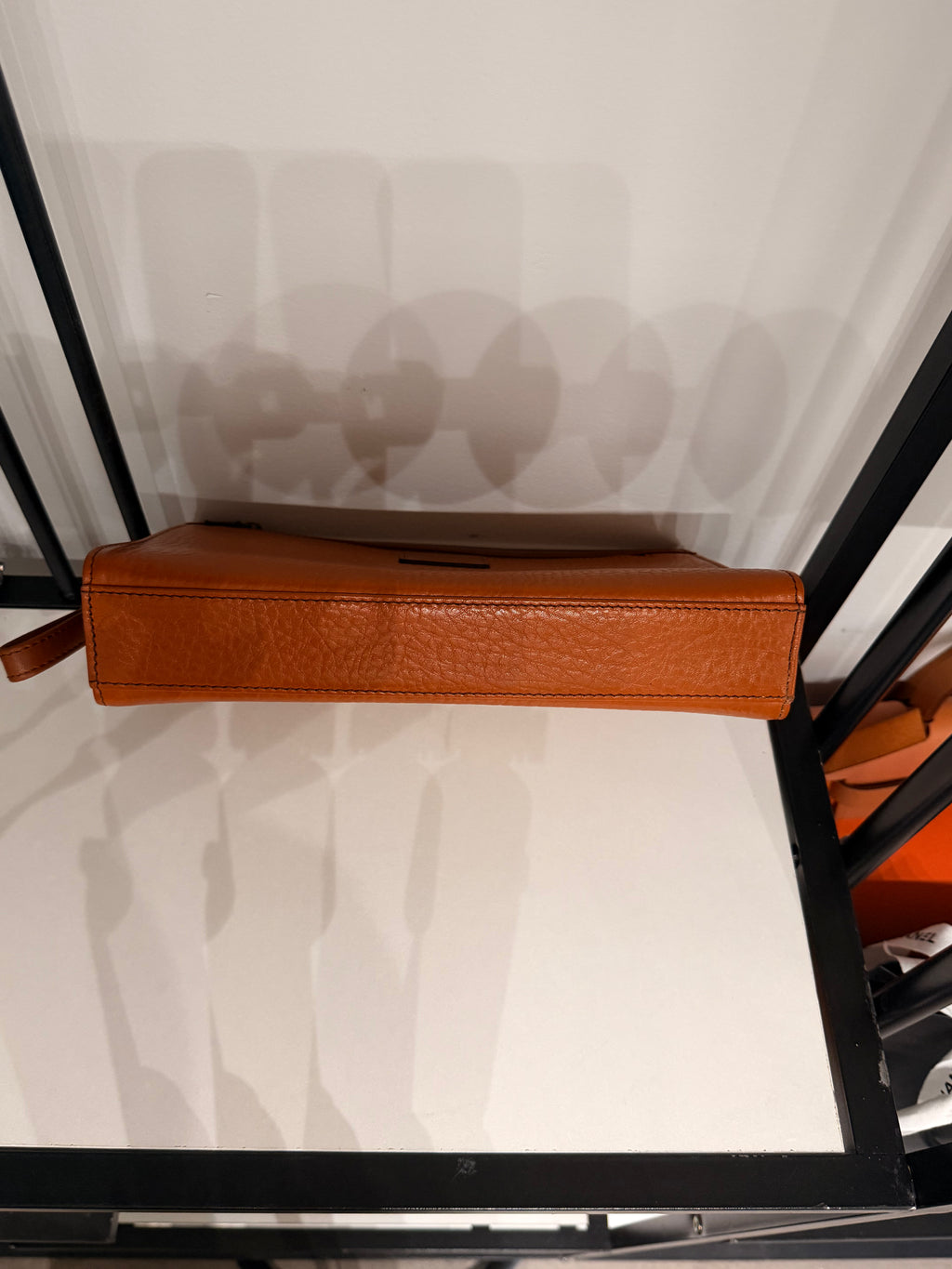 Burberrys Vintage Leather Wristlet Clutch – Tan