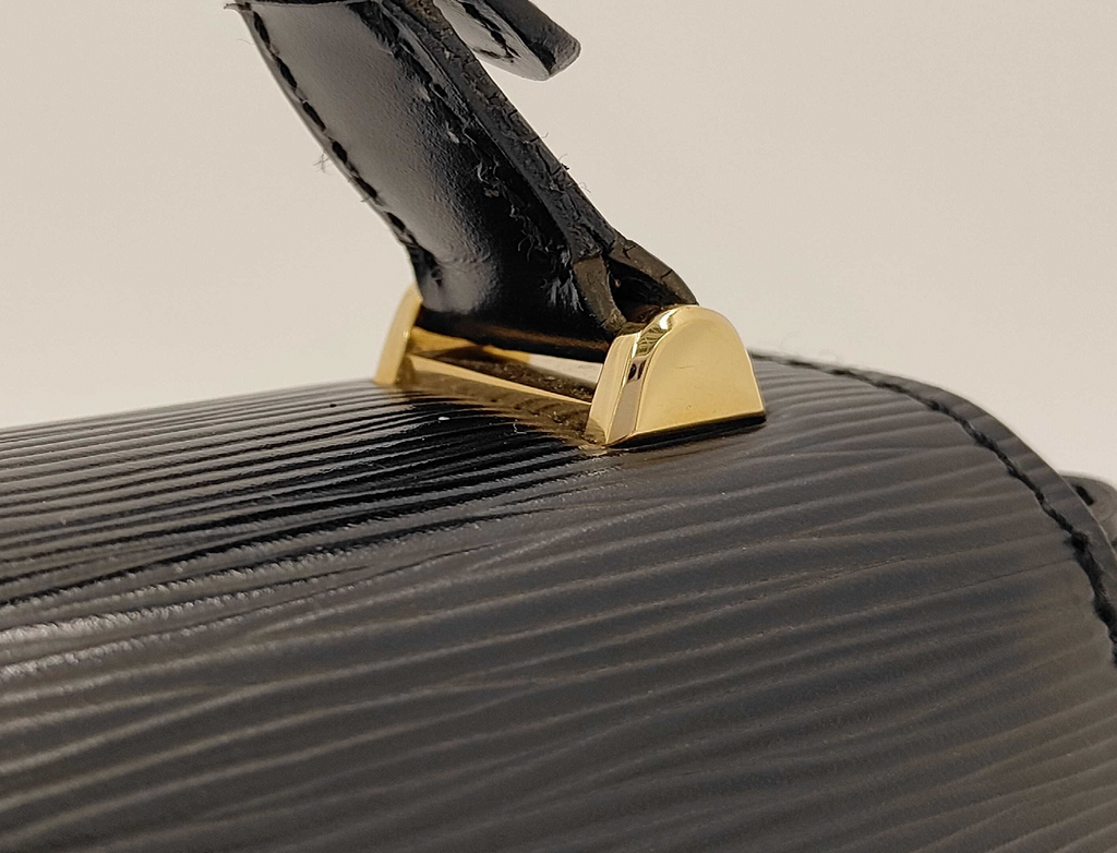 Louis Vuitton Vintage Black Epi Leather Gold Hardware Shoulder Bag