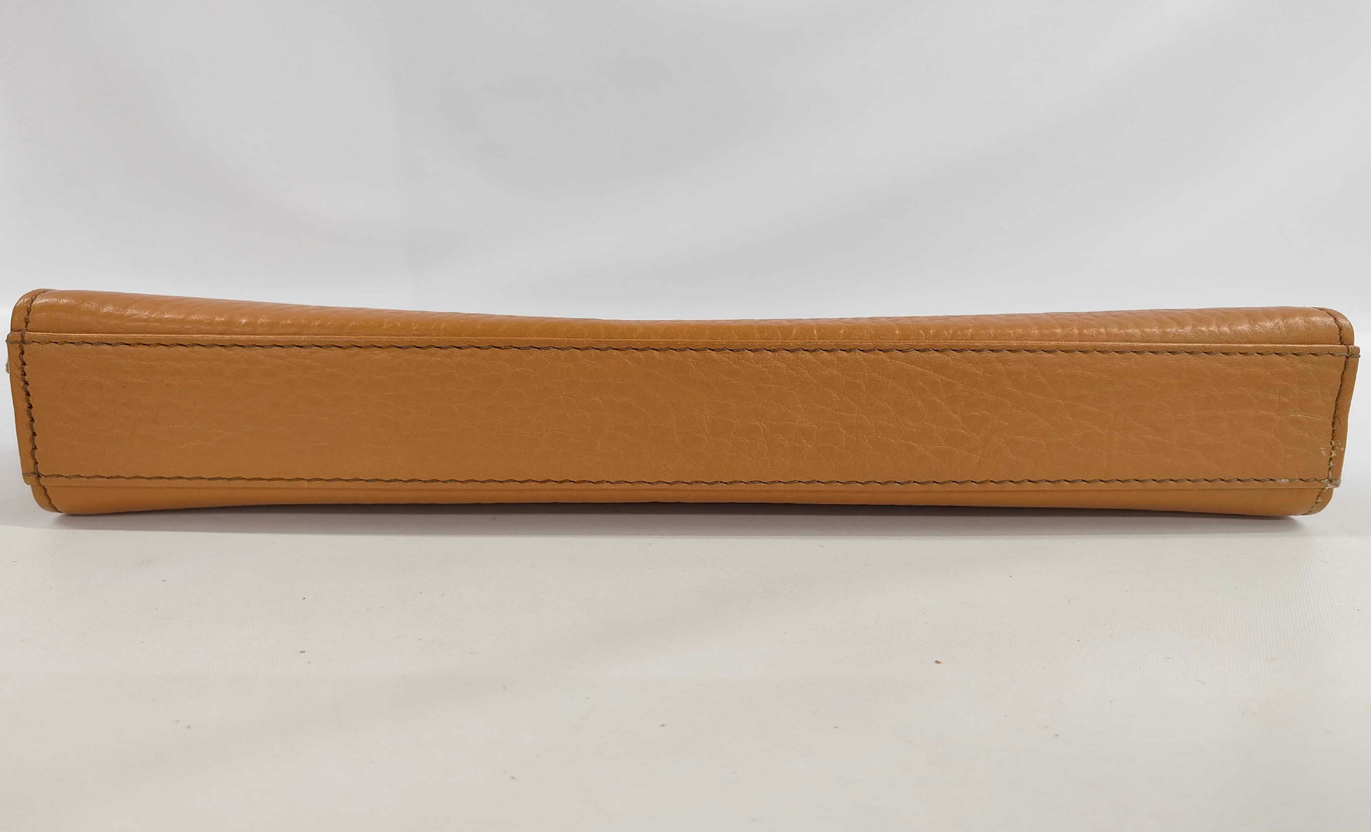Burberrys Vintage Leather Wristlet Clutch – Tan