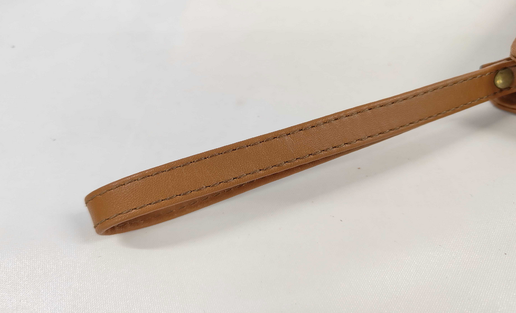 Burberrys Vintage Leather Wristlet Clutch – Tan