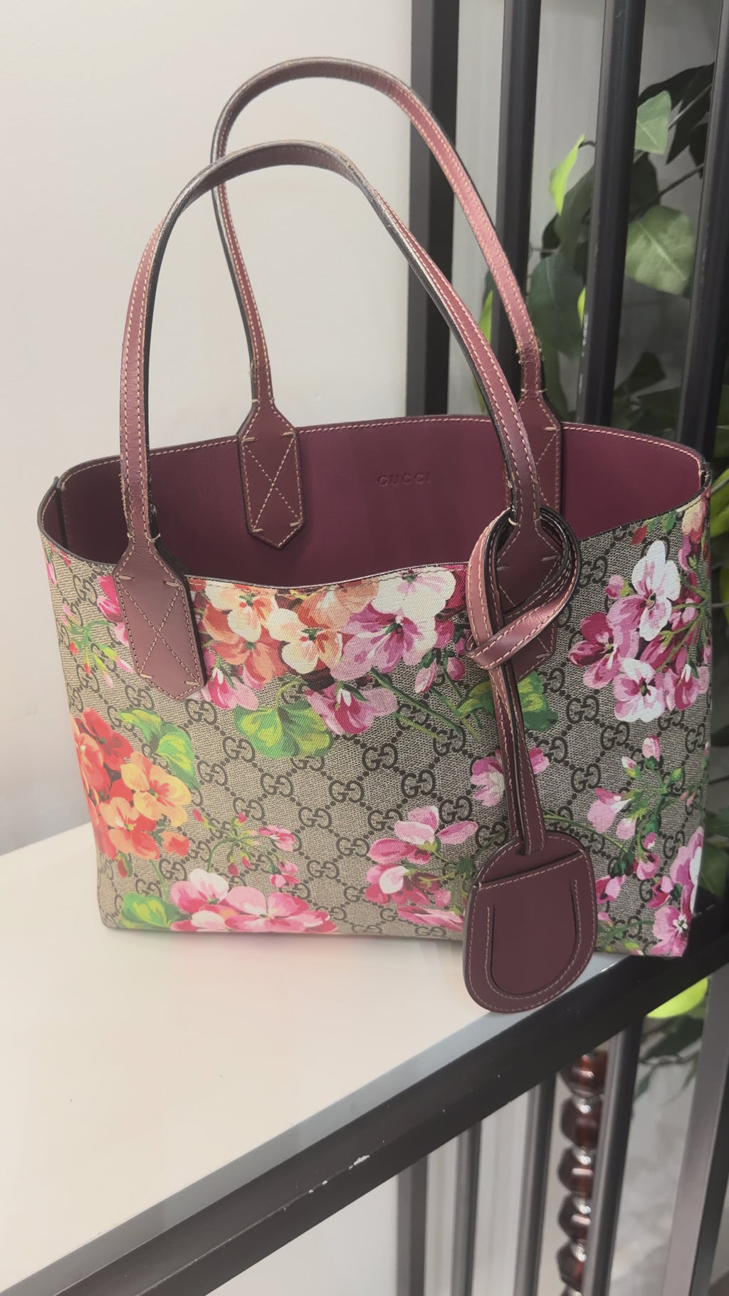 Gucci GG Supreme Blooms Reversible Tote (Small Size)