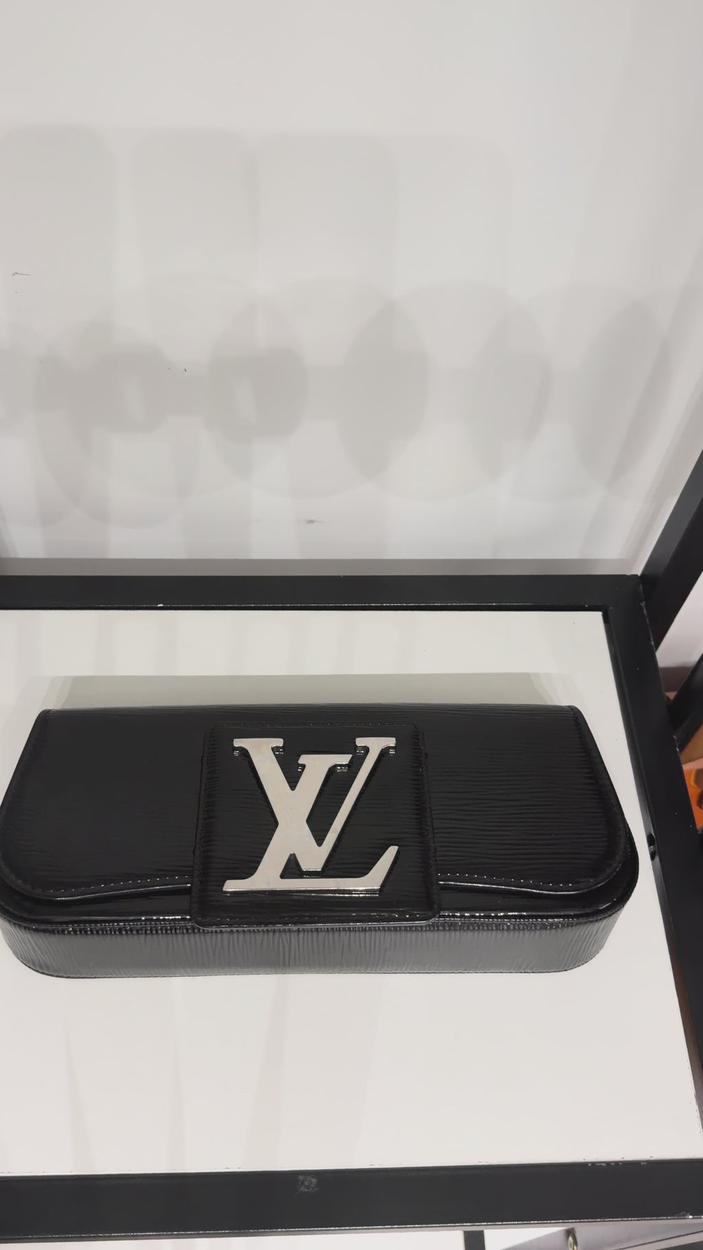 Louis Vuitton Epi Leather Louise Clutch – Black